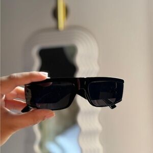 Chic Black Sunglasses